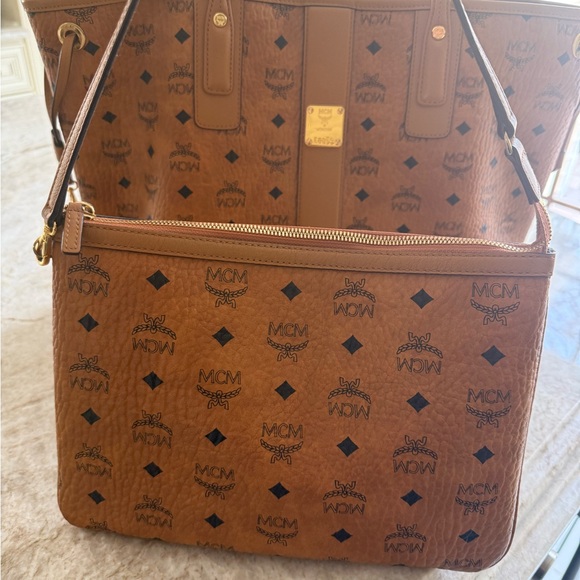 MCM Liz Reversible Tote with Pouch - Picture 2 of 9
